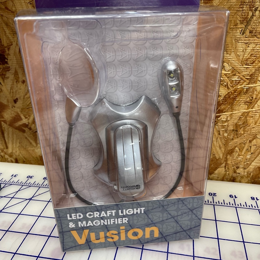 Mighty Bright Xtra LED craft magnifier Light NIB or book clip magnetic
